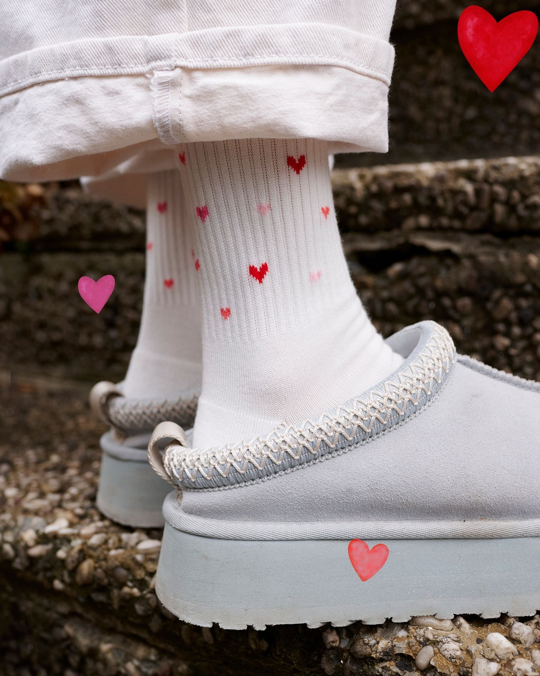 Socken Love is everywhere - kleine Herzen