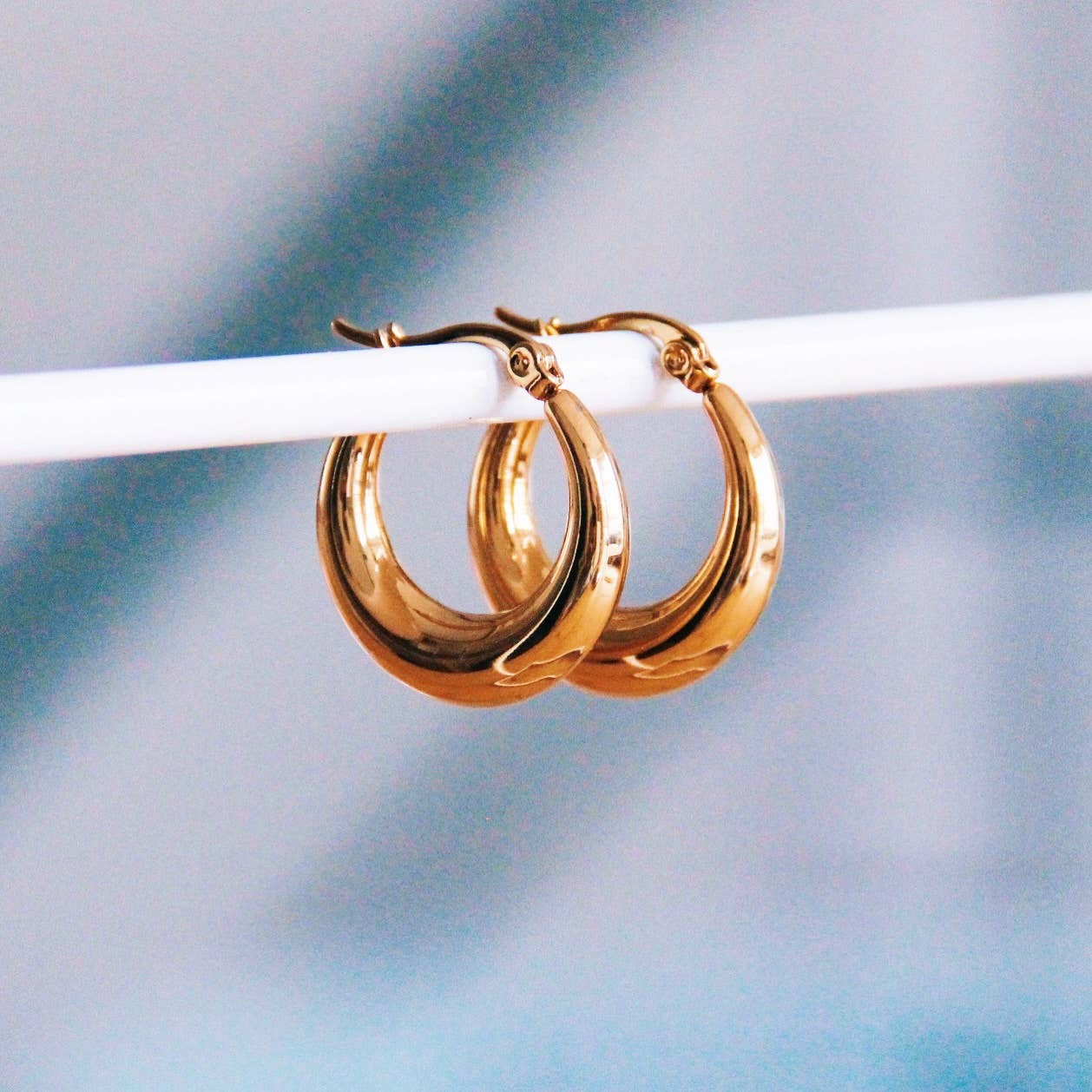 Breite Kreole aus Edelstahl, 19 mm – Gold