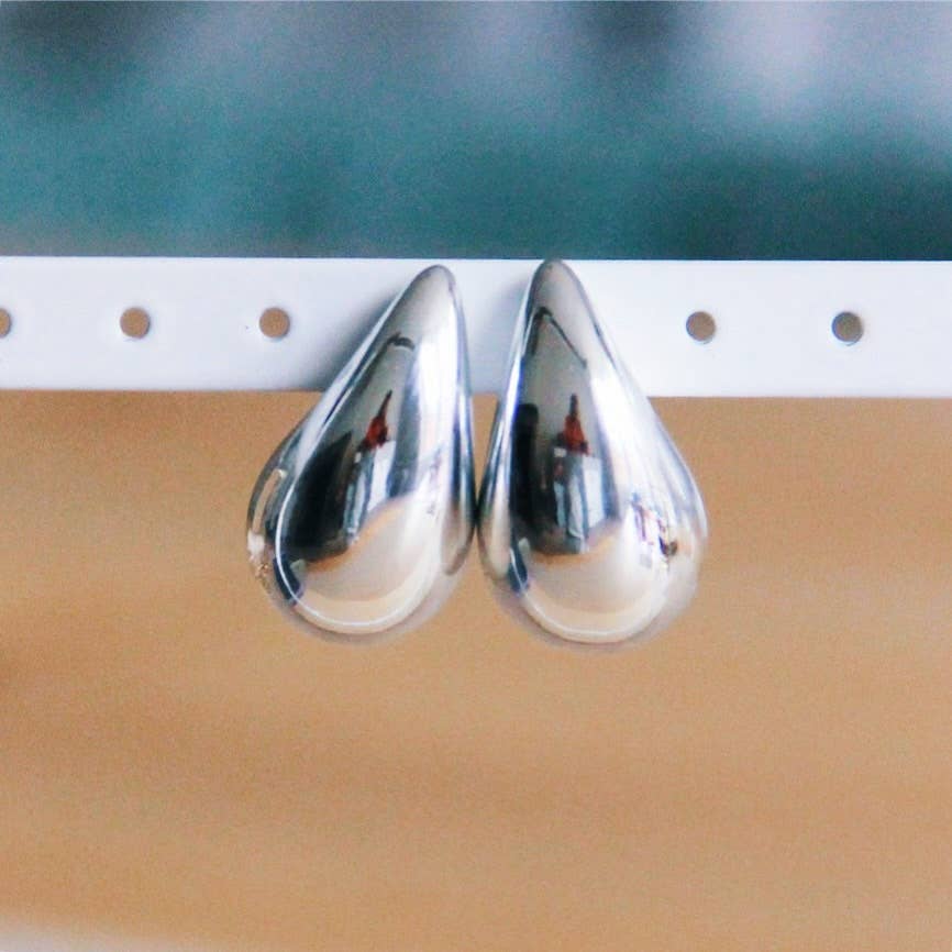 Bazou Ohrstecker aus Edelstahl – Tropfenform, glänzend, Silber