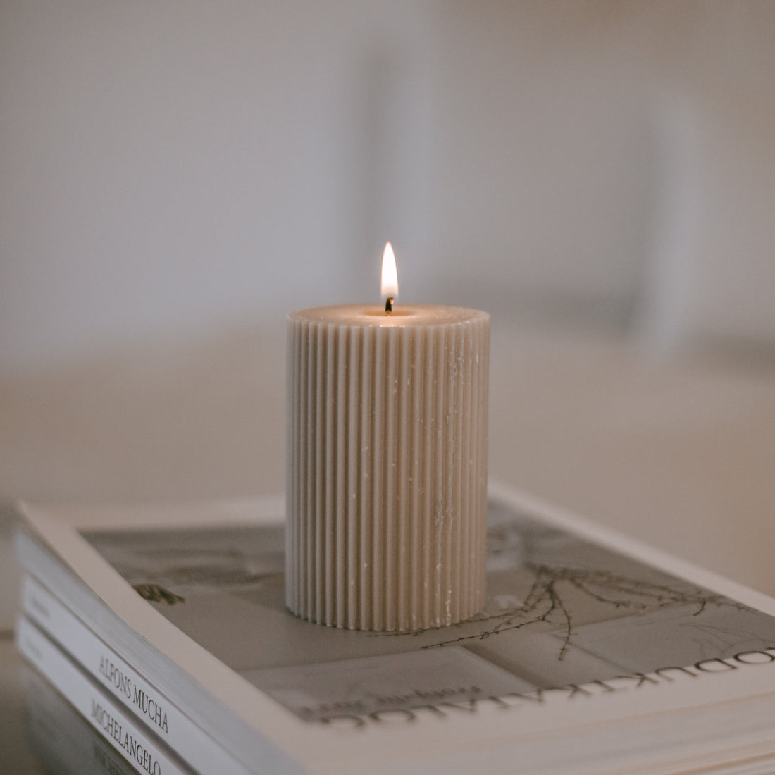 Blockkerze mit Rillen - grau