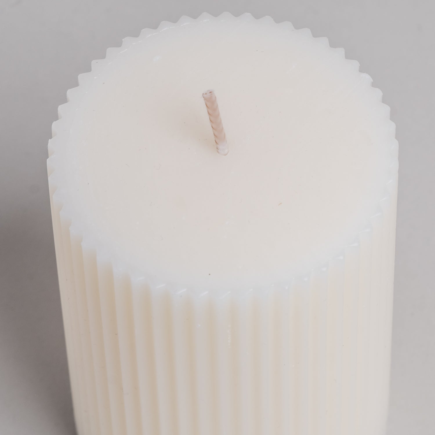 Blockkerze mit Rillen - weiß