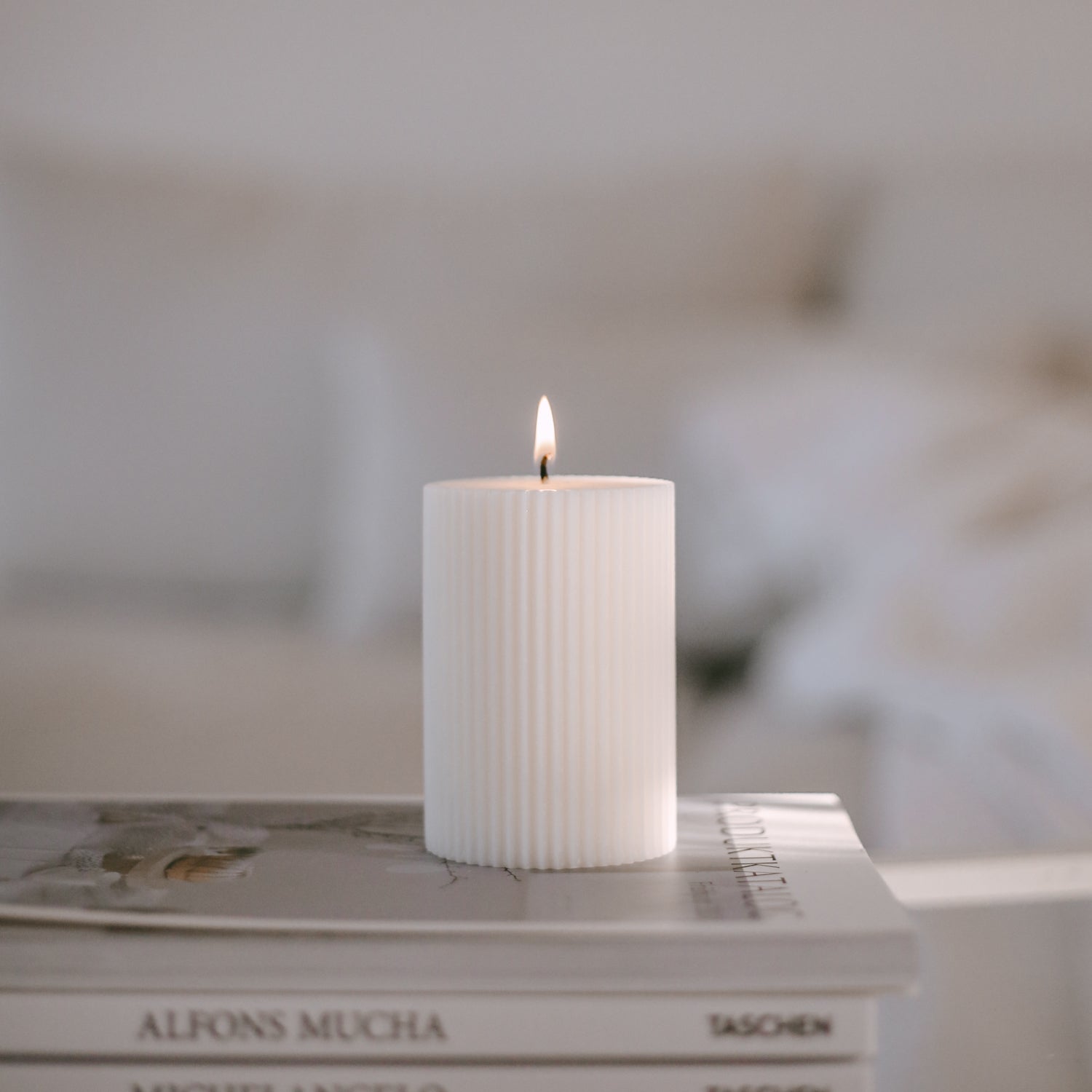 Blockkerze mit Rillen - weiß