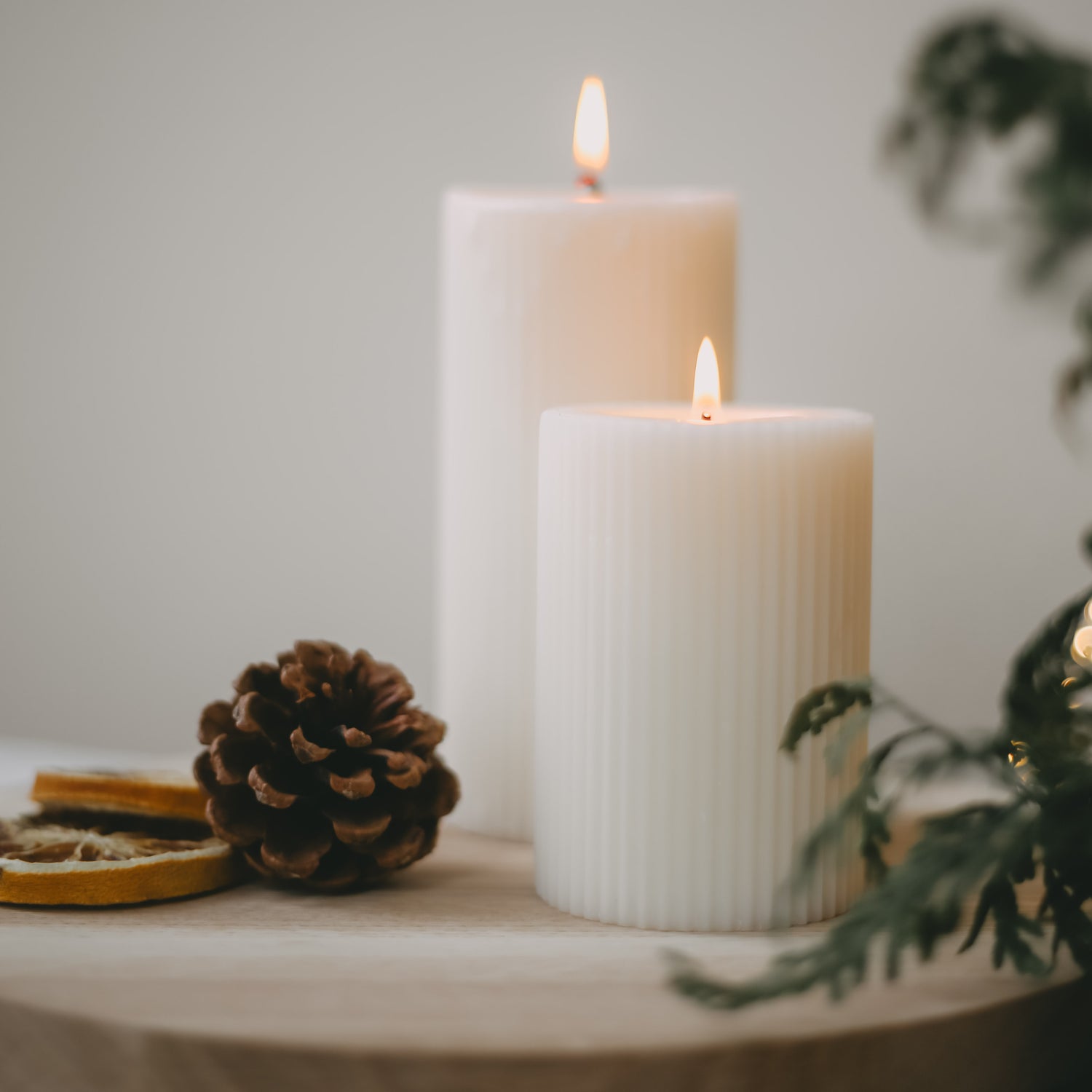 Blockkerze mit Rillen - weiß