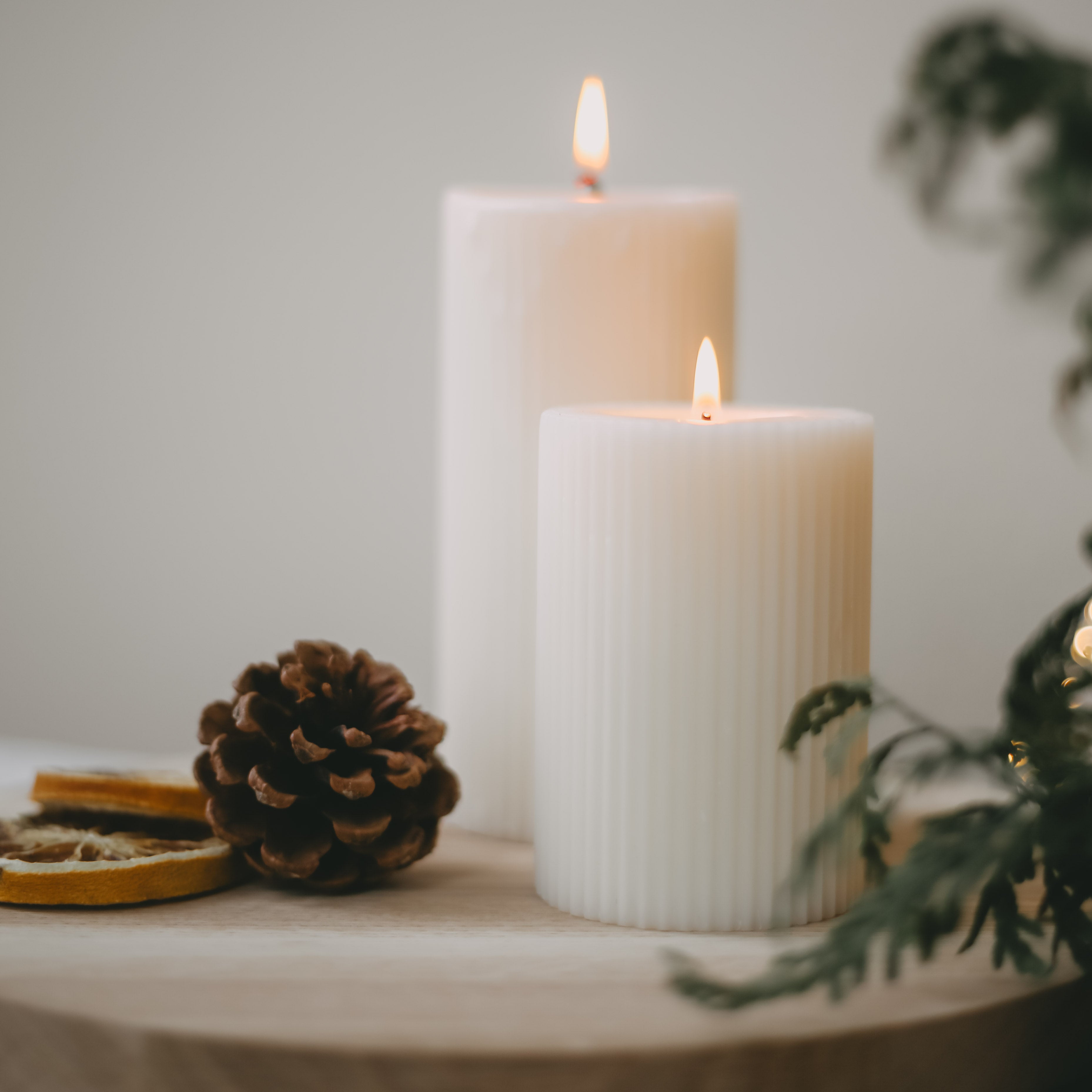 Blockkerze mit Rillen - weiß