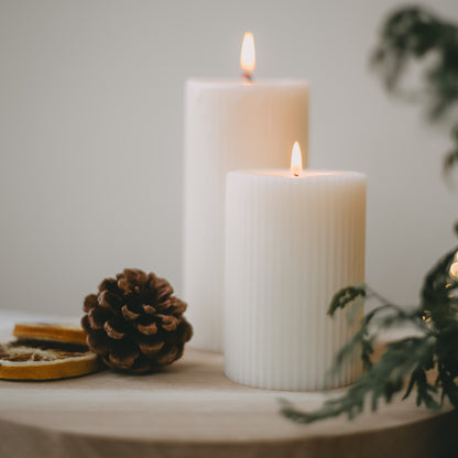 Blockkerze mit Rillen - weiß