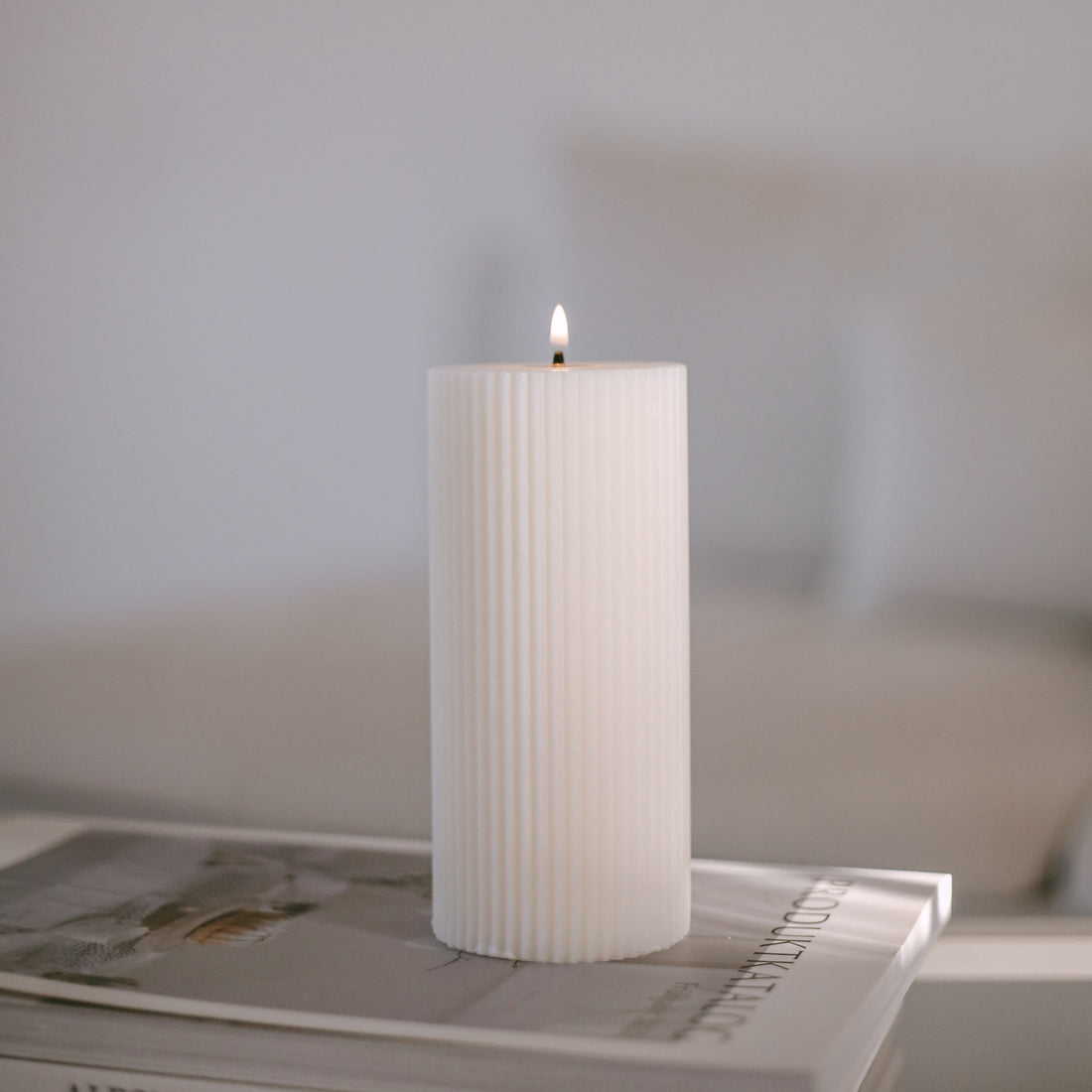 Blockkerze mit Rillen - weiß