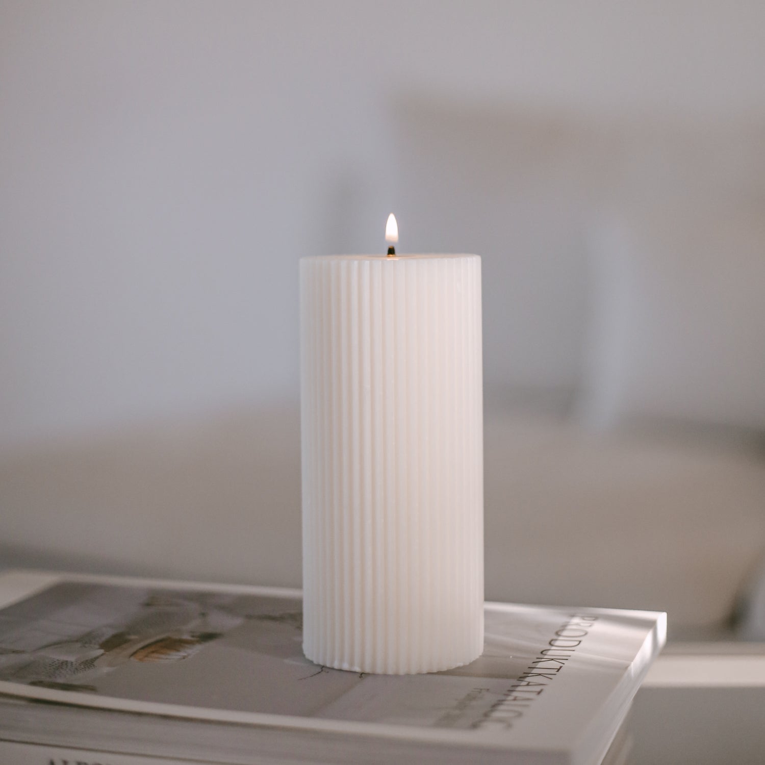 Blockkerze mit Rillen - weiß